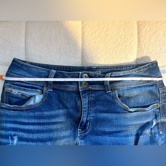 Maurice’s cut off denim shorts, size 11/12 - Picture 2 of 4